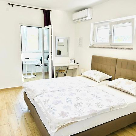 Marco Lukas Patrick: Quiet Apartment with Parking Near City Center Pula Exterior photo
